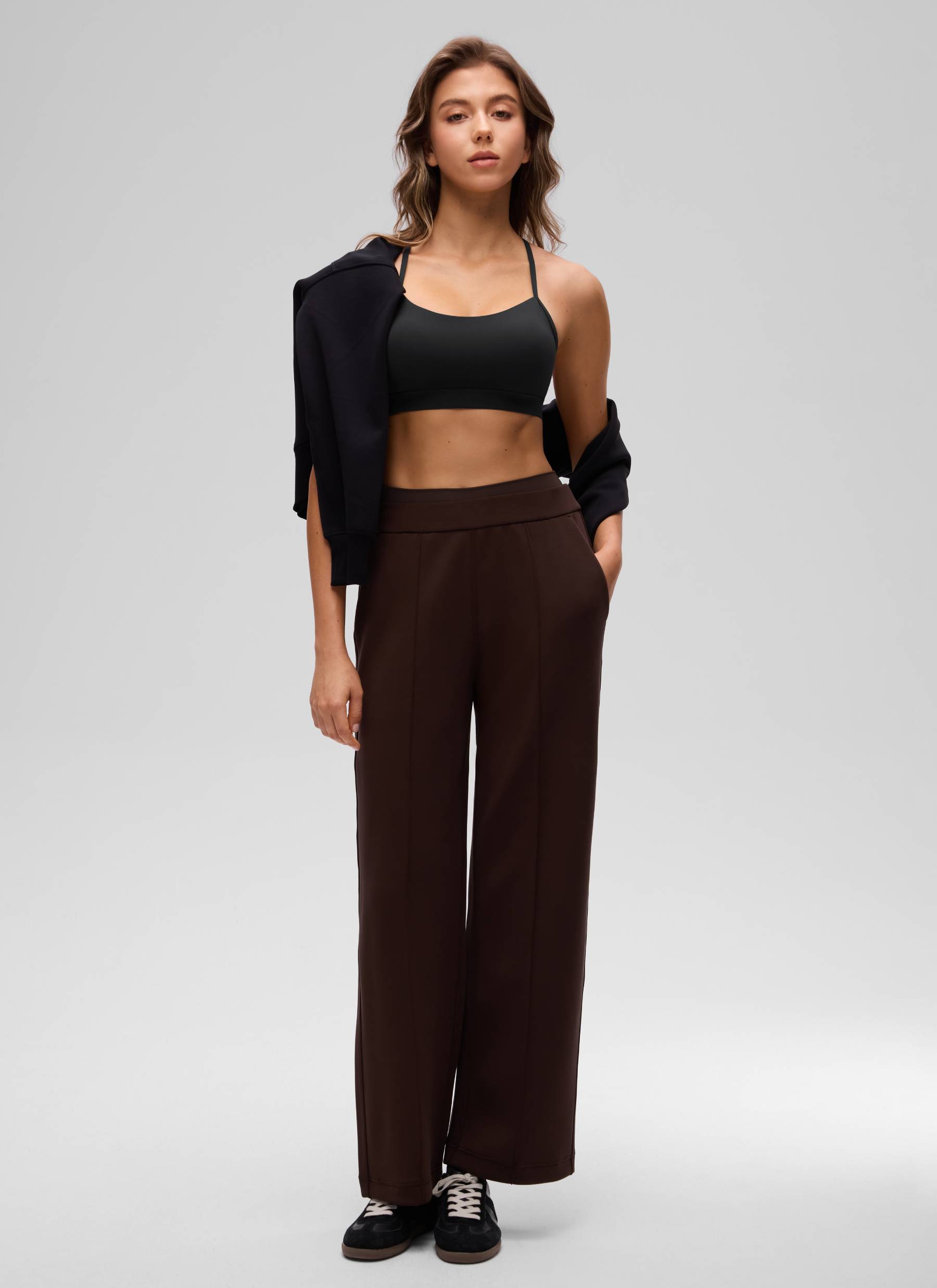 CRZ YOGA Women's Yoga Light Support Butterluxe Sports Bra Y back Black @model_info:Kriss