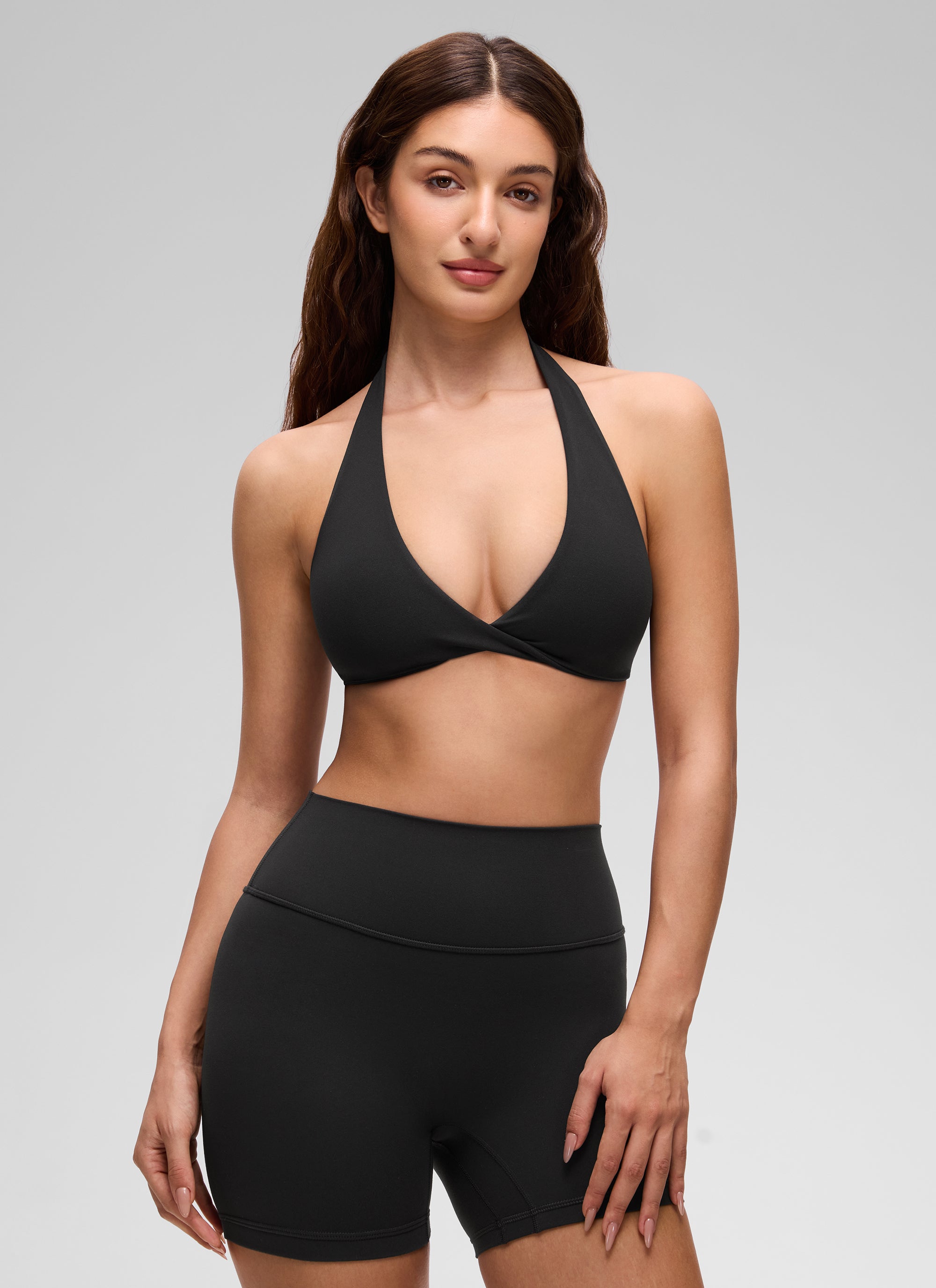 CRZ YOGA Women's Butterluxe Yoga V Neck Crop Double Lined Sports Bra Black @model_info:Inga
