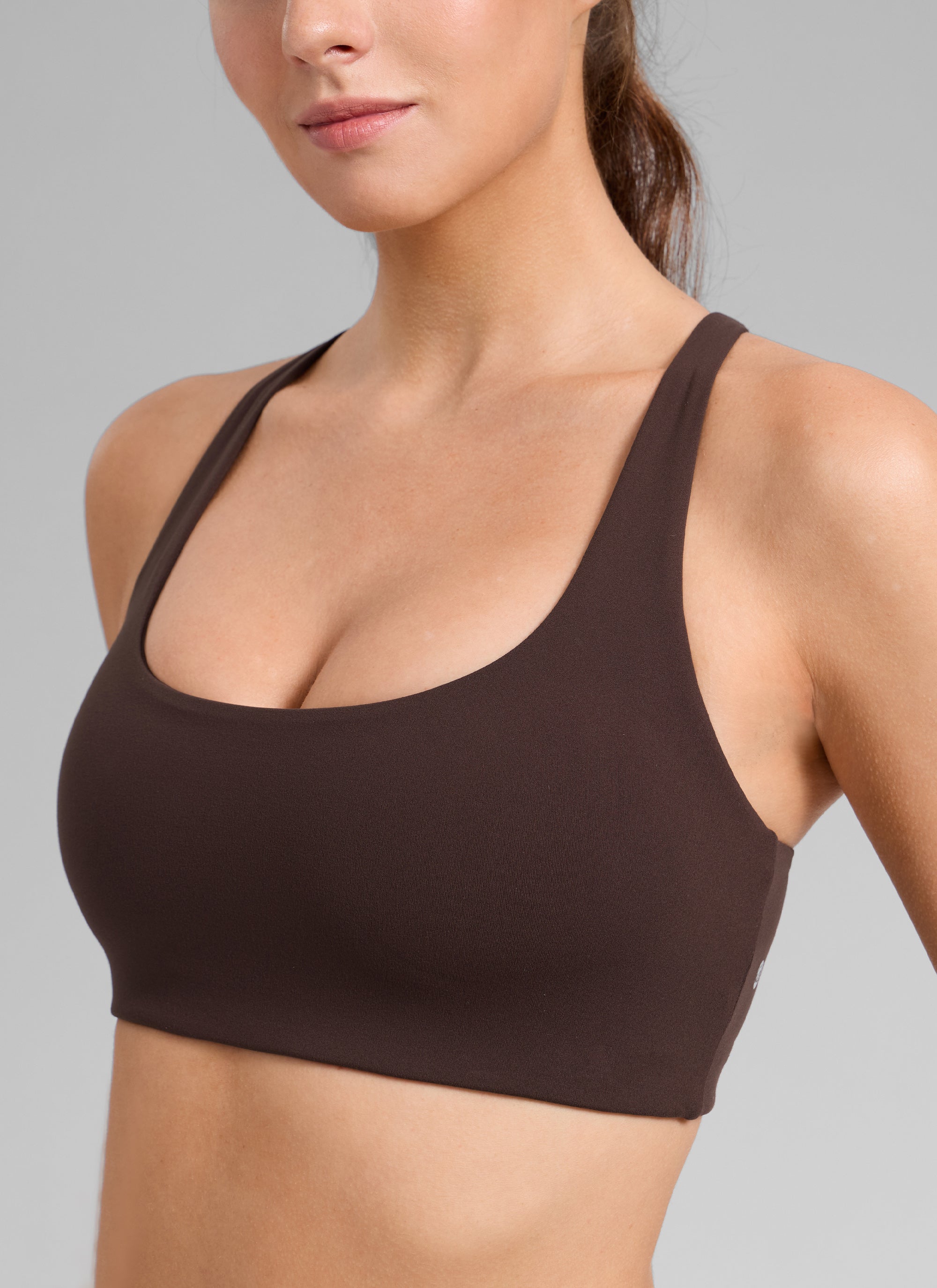 CRZ YOGA Women's Butterlift Workout Cross Back Built in Bra Sports Bra Hot Fudge Brown @model_info:Gelya