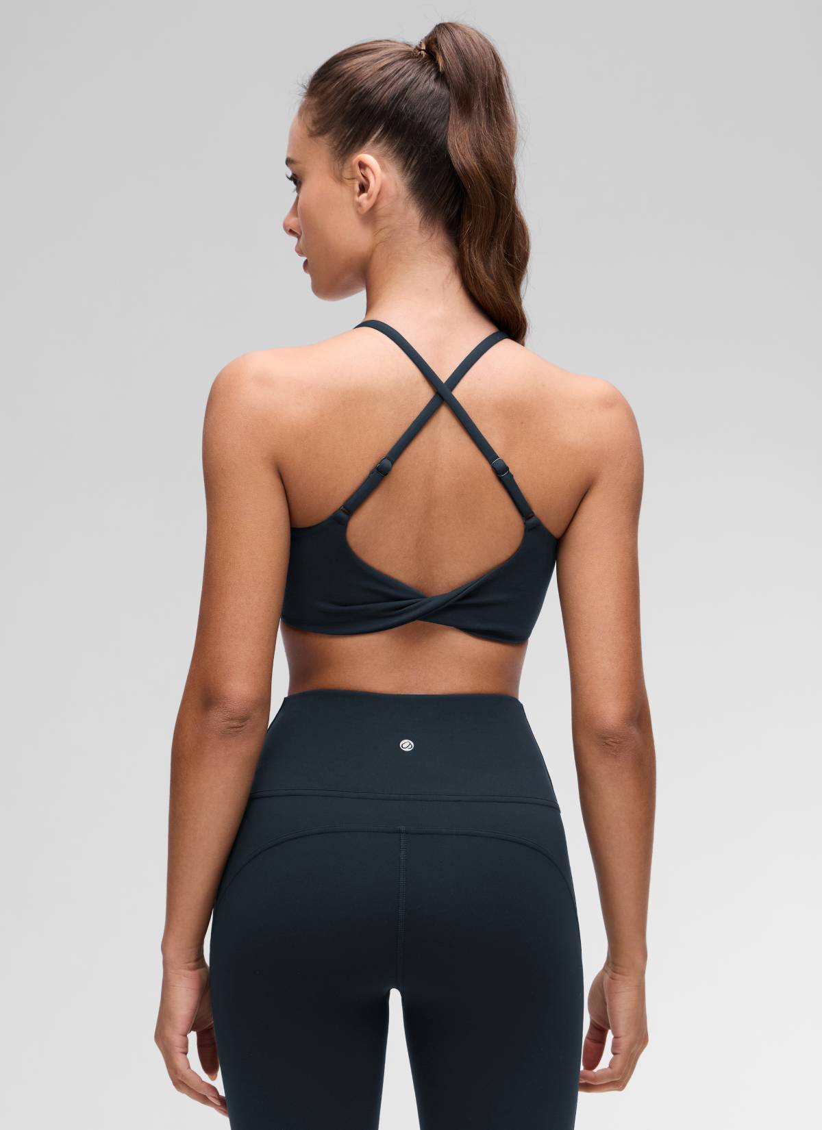 CRZ YOGA Women's Butterluxe Yoga Scoop Neck Twist Cross Back Sport Bra True Navy @model_info:Maria