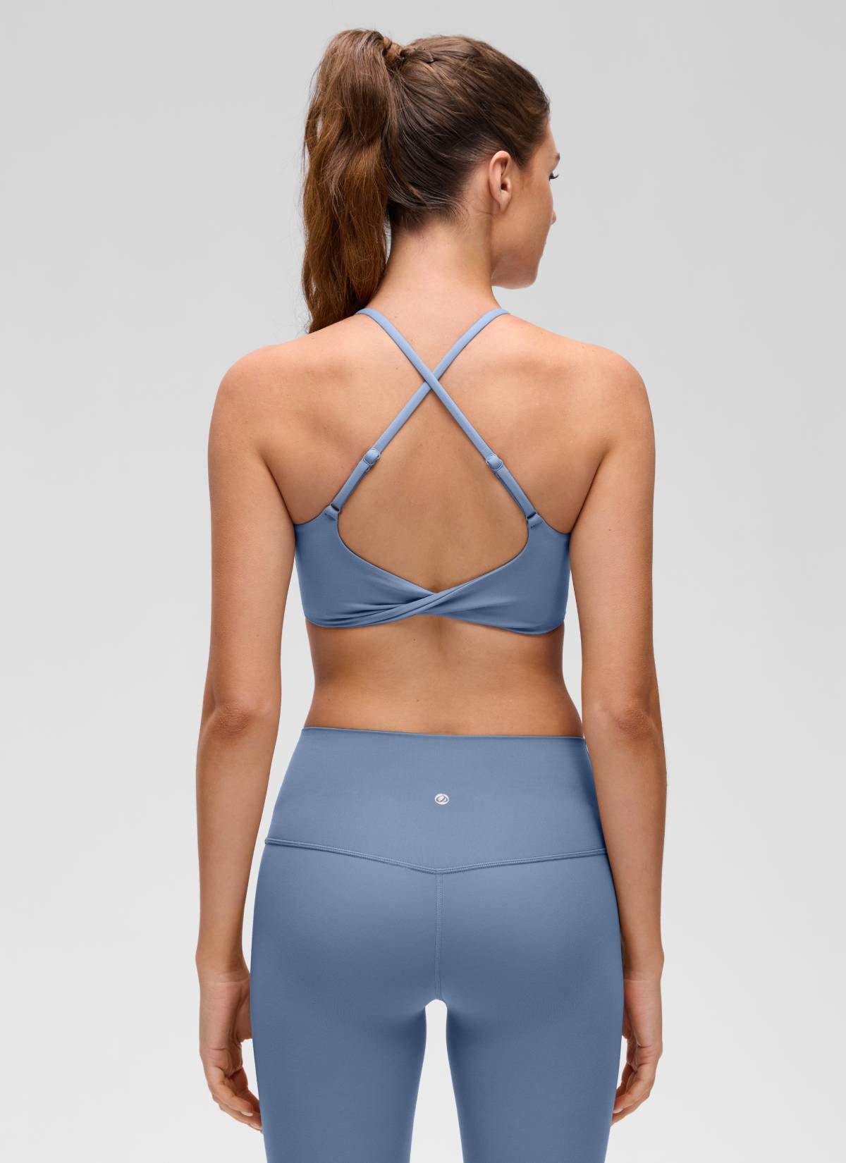 CRZ YOGA Women's Butterluxe Yoga Scoop Neck Twist Cross Back Sport Bra Washed Denim @model_info:Gelya