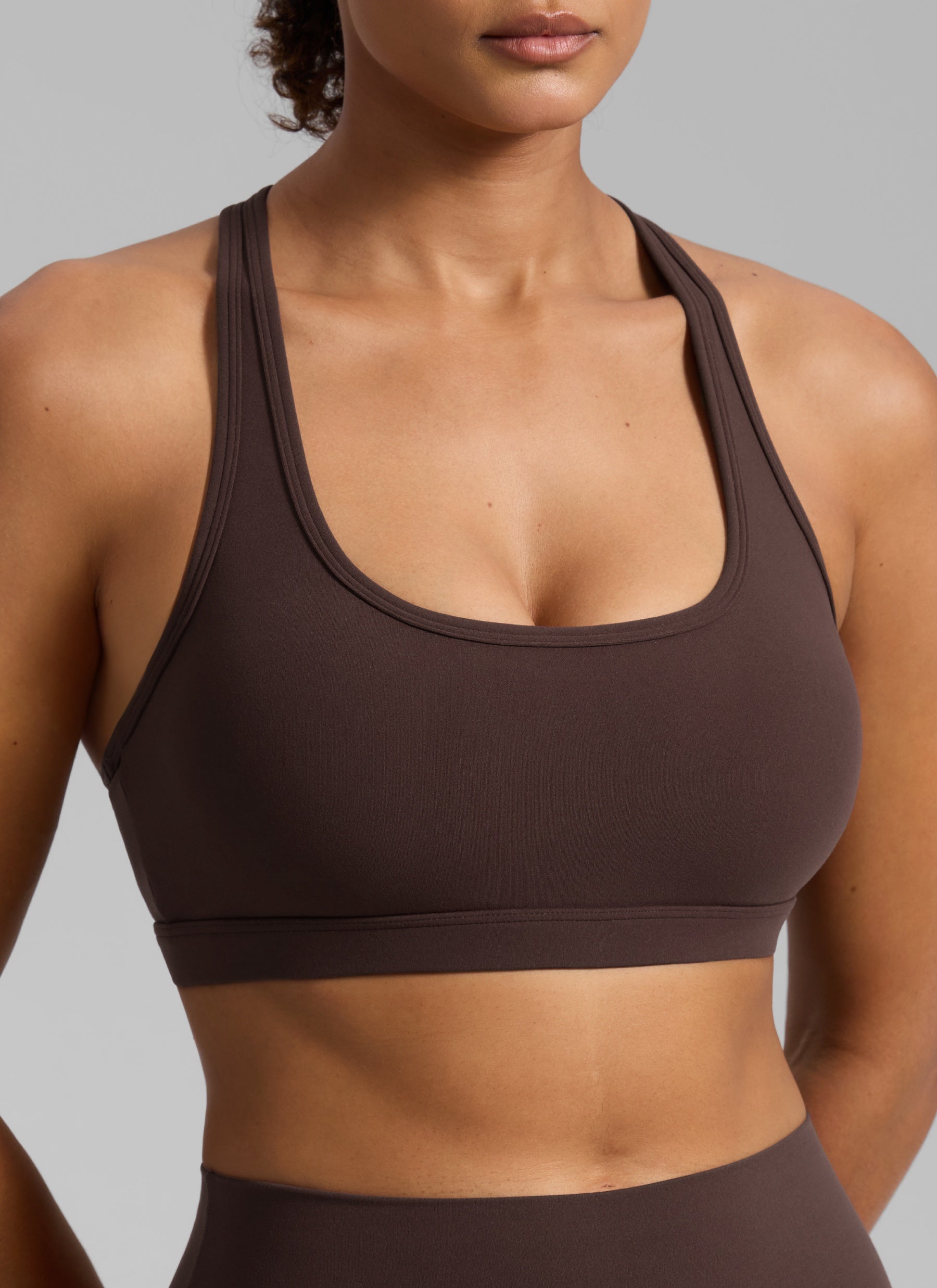 CRZ YOGA Women's Butterlift Yoga U Neck Racerback Keyhole Sports Bra Hot Fudge Brown