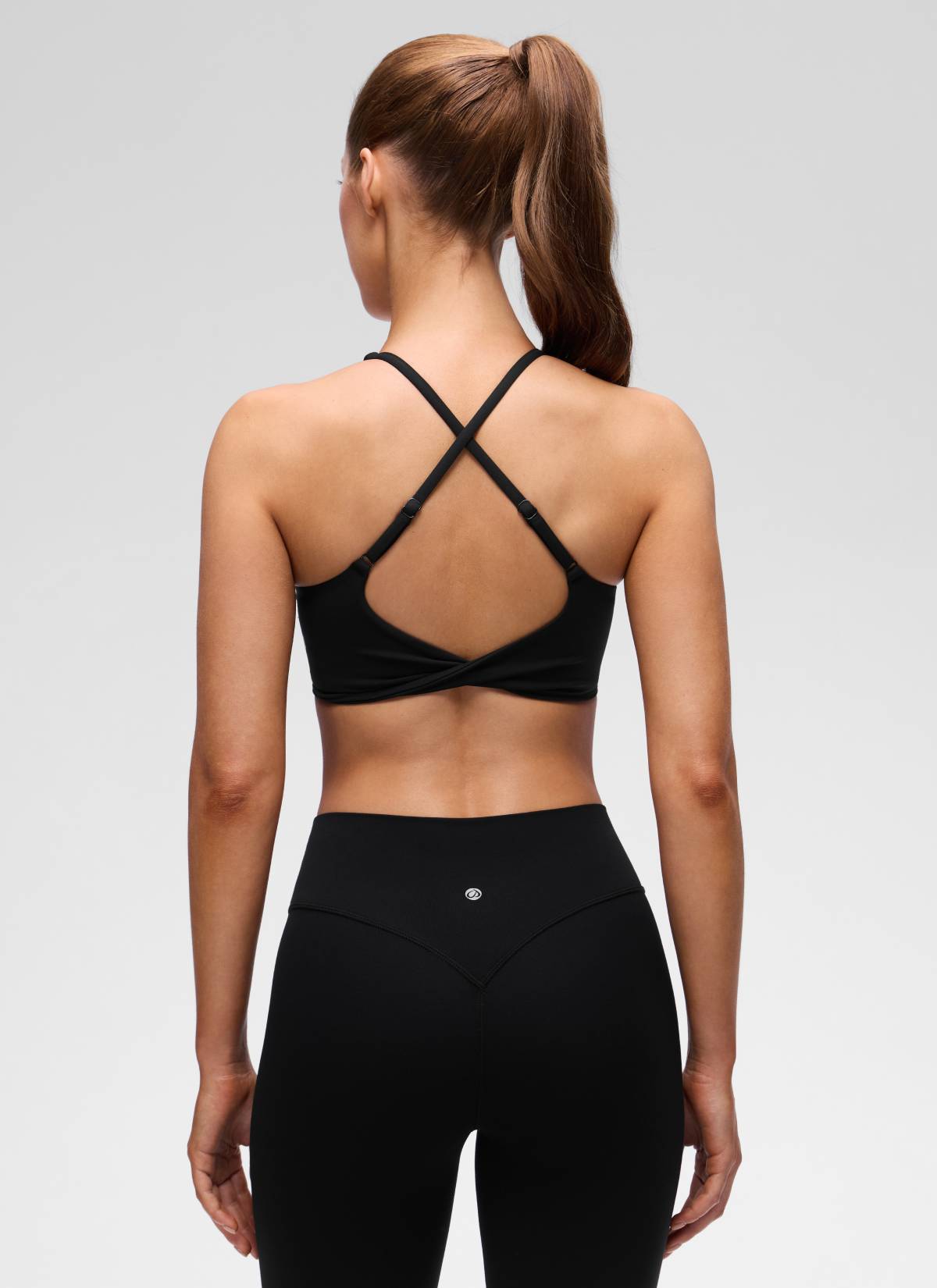 CRZ YOGA Women's Butterluxe Yoga V Neck Twist Cross Back Sports Bra Black @model_info:Lary
