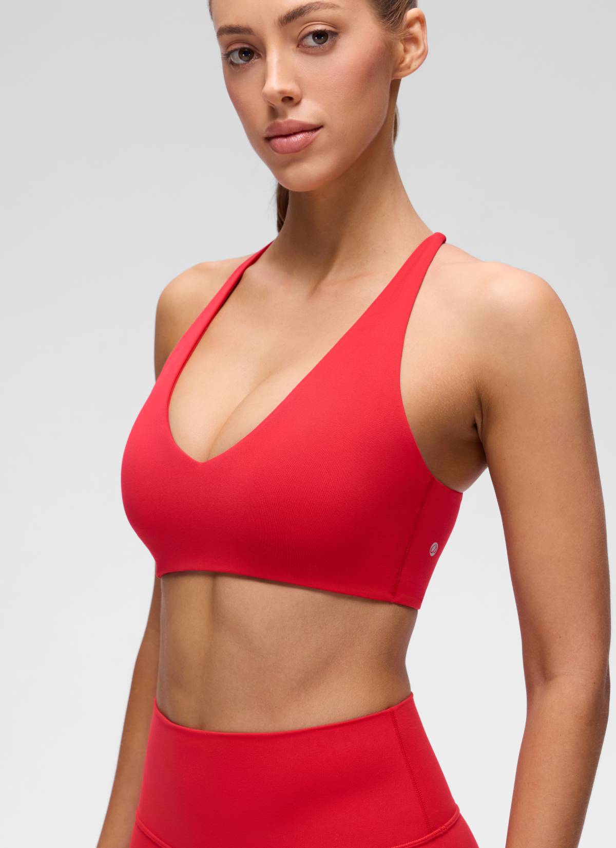 CRZ YOGA Women's Butterluxe Yoga V Neck Twist Cross Back Sports Bra Aurora Red @model_info:Lary