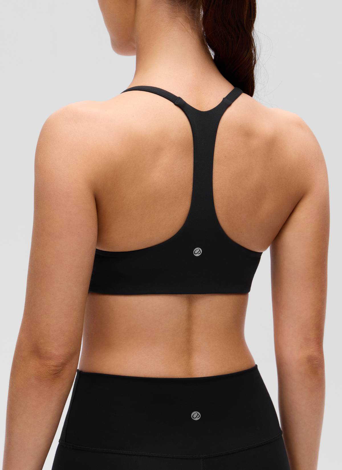 CRZ YOGA Women's Butterluxe V Neck  Racerback Thin Straps Sports Bra Black @model_info:Lary