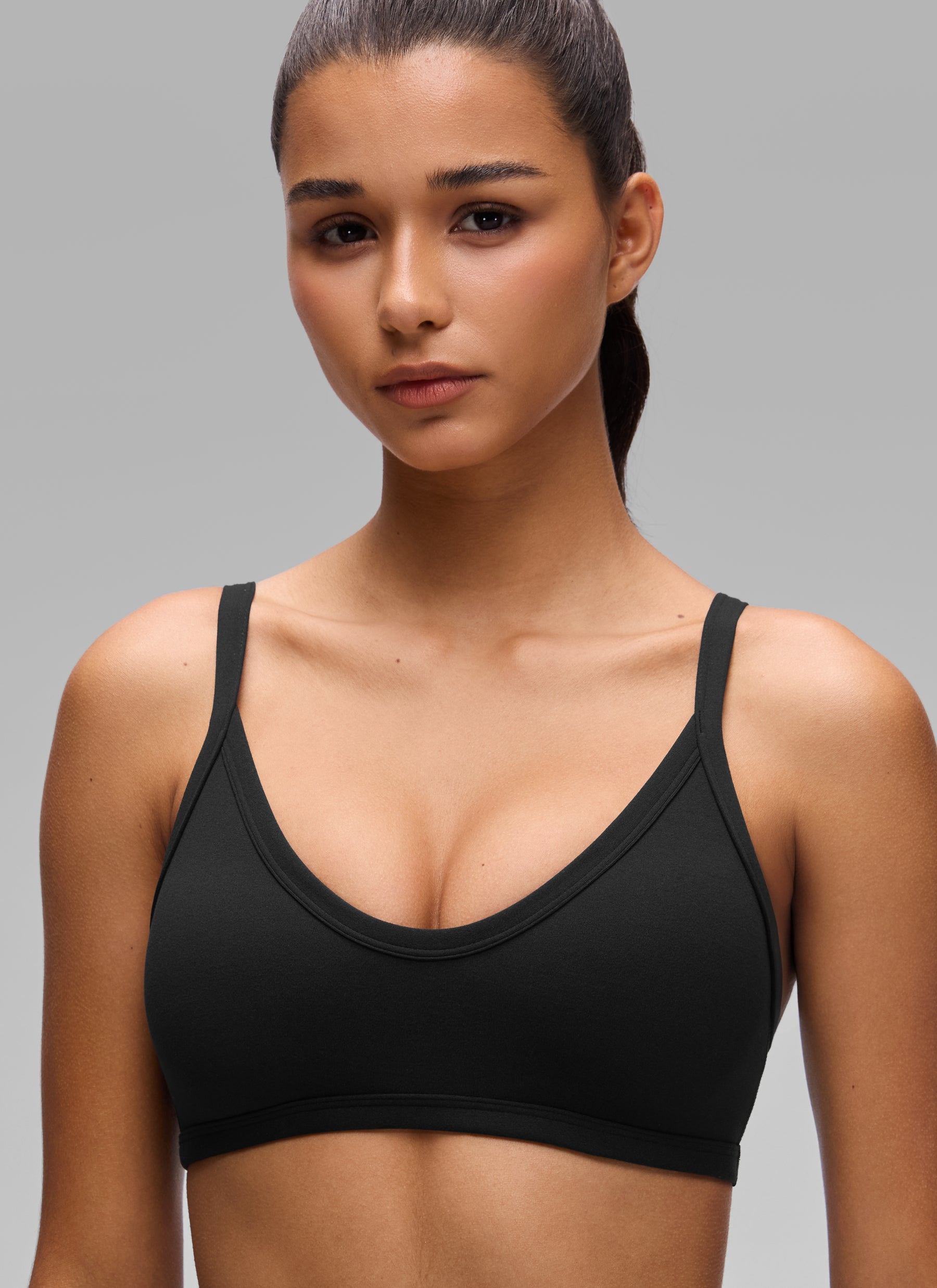 CRZ YOGA Butterlift Women's Double Lined V Neck Workout Sports Bras Black @model_info:A