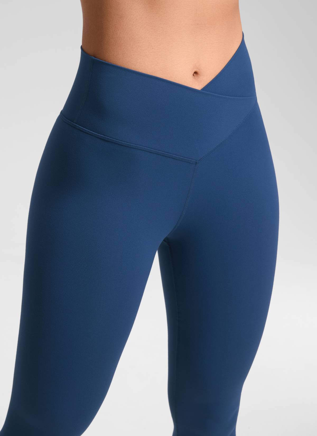CRZ YOGA Women's High Rise Butterluxe Yoga Leggings 25'' V Cross Waist French Navy @model_info:Fiona