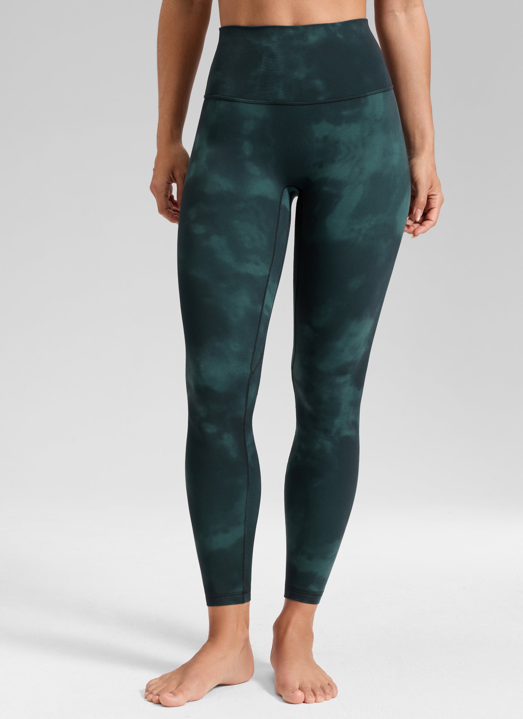 CRZ YOGA – טייץ יוגה לנשים בסגנון " Butterluxe " עם מותן גבוהה וללא תפר קדמי, באורך 25 אינץ', בצבע ירוק אמרלד עם הדפס פרחים בטכניקת "Tie-Dye"