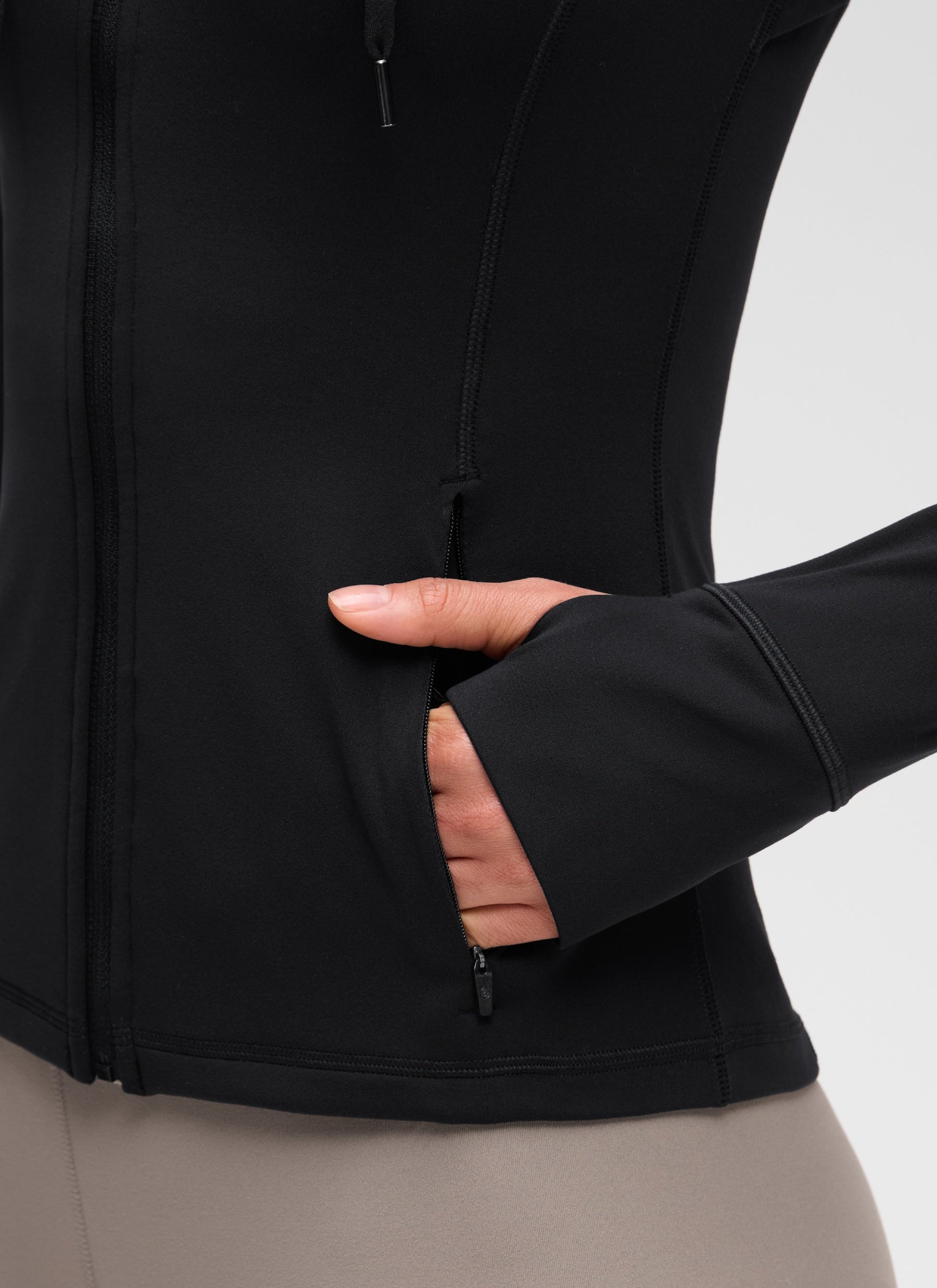 CRZ YOGA Women's Butterluxe Slim Fit Pocket Outerwear Full Zip Hoodies Black @model_info:Larissa